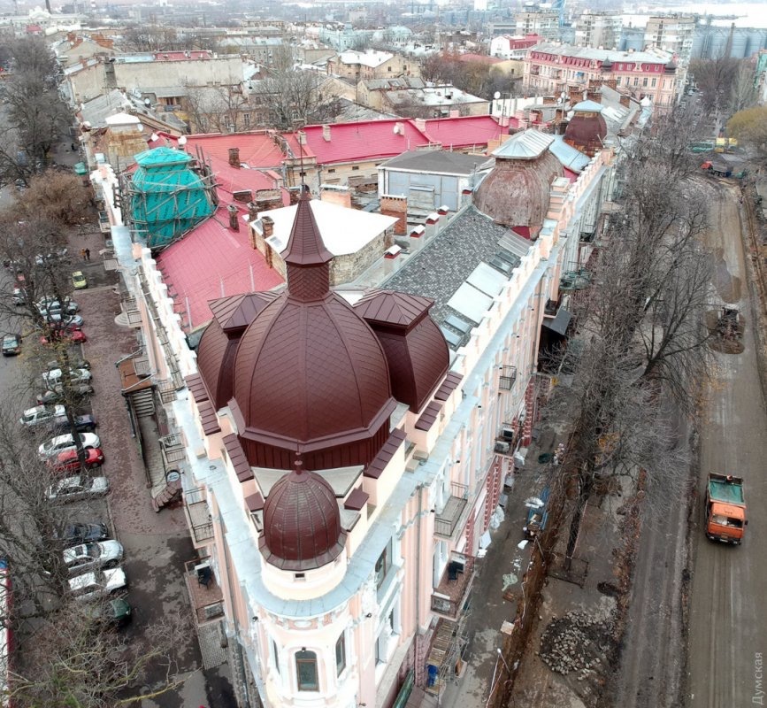 Пентхаус з терасою в центрі міста, вид моря
