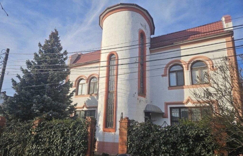 Будинок з ремонтом для великої сім #700;ї в Чорноморці неподалік моря