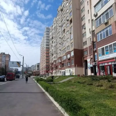 Трикімнатна квартира на Вільямса у будинку з червоної цегли