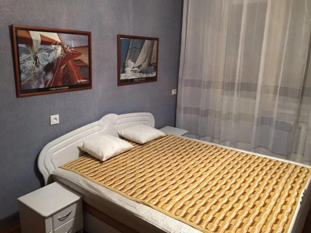 Продаж 3-кімнатної квартири з гаражем на пл.Толбухіна