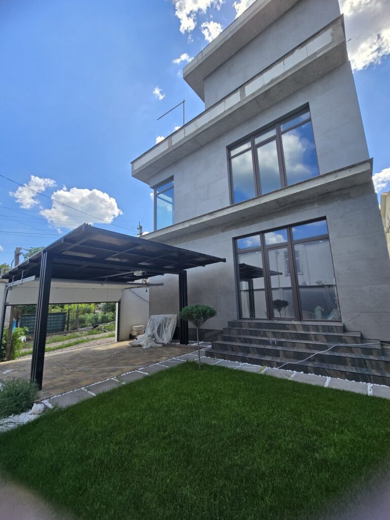 Будинок з підвалом та терасою в районі 16 ст.Фонтану, Таїрова, Вільямса (Чикаленка), Дача Ковалевського.