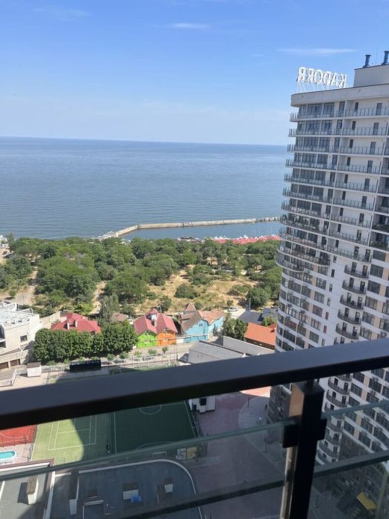 1 кімнатна квартира з терасою та видом на море в ЖК «32 Перлина»