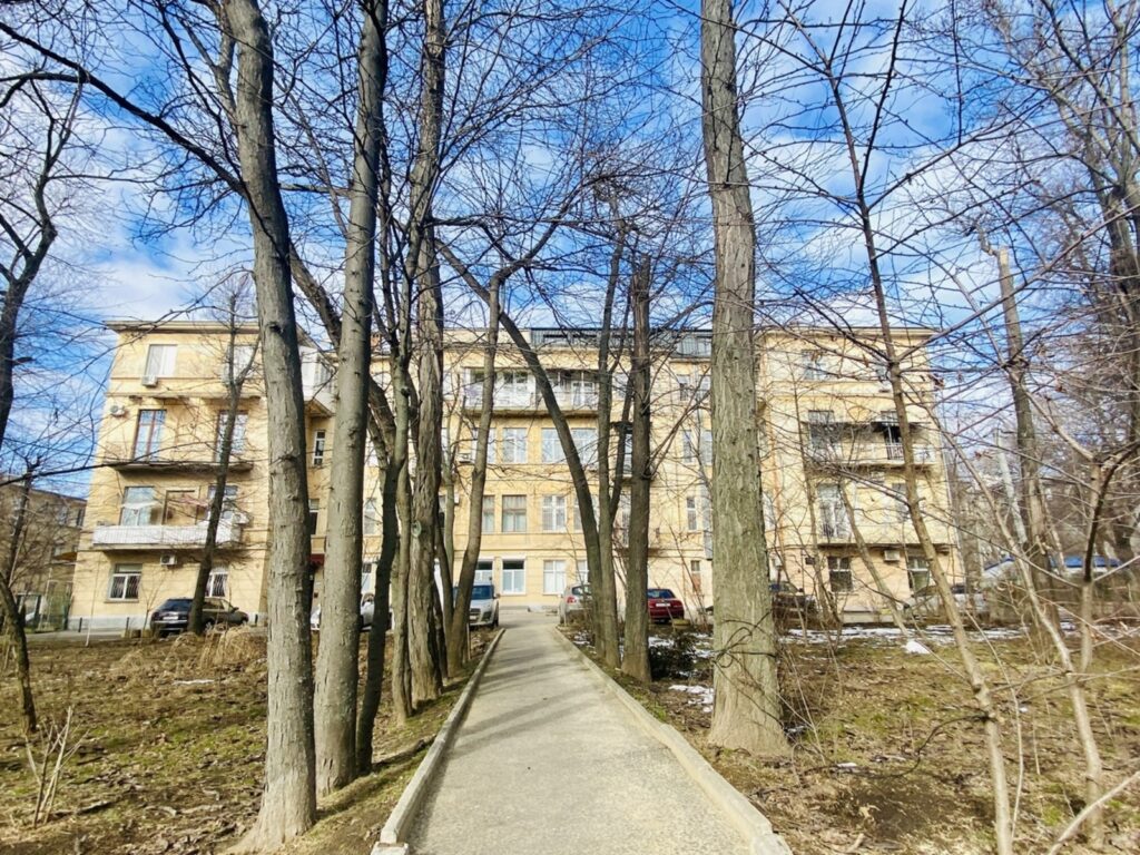 4-кімнатна квартира на пр. Лесі Українки (пр. Гагаріна), район Кіностудії