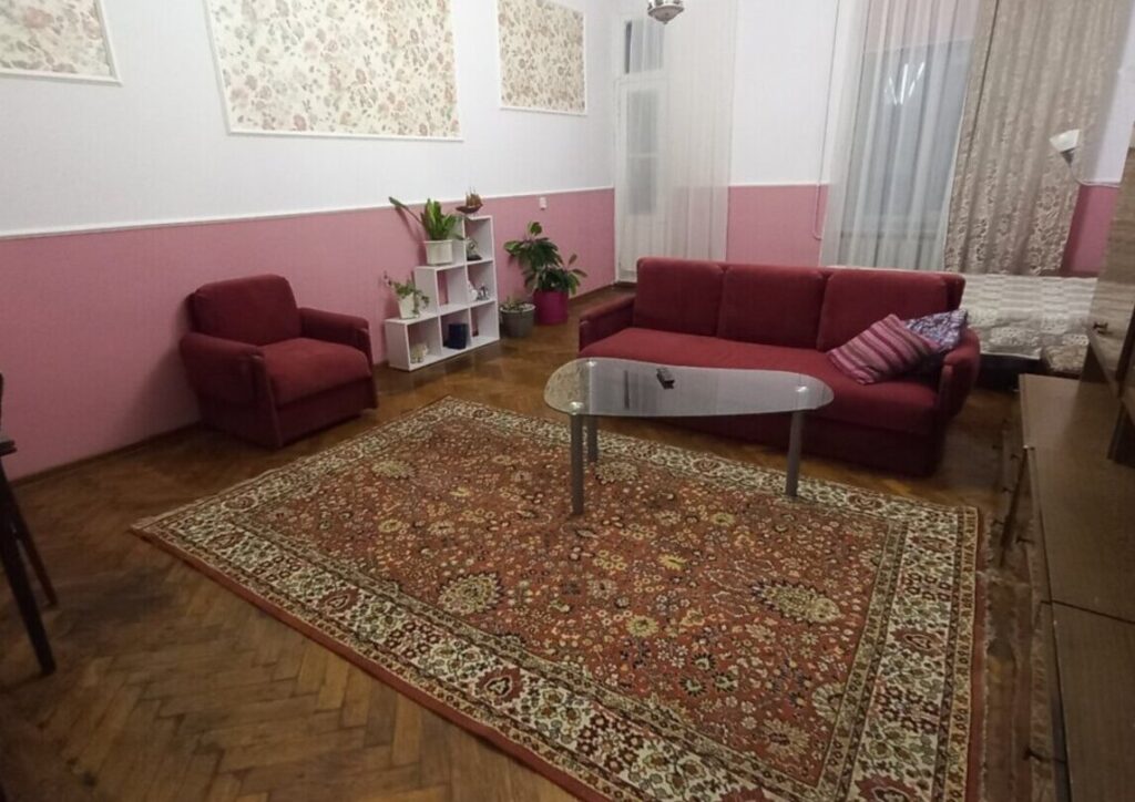 2-кімнатна квартира на вул. Ніни Строкатої (Буніна)