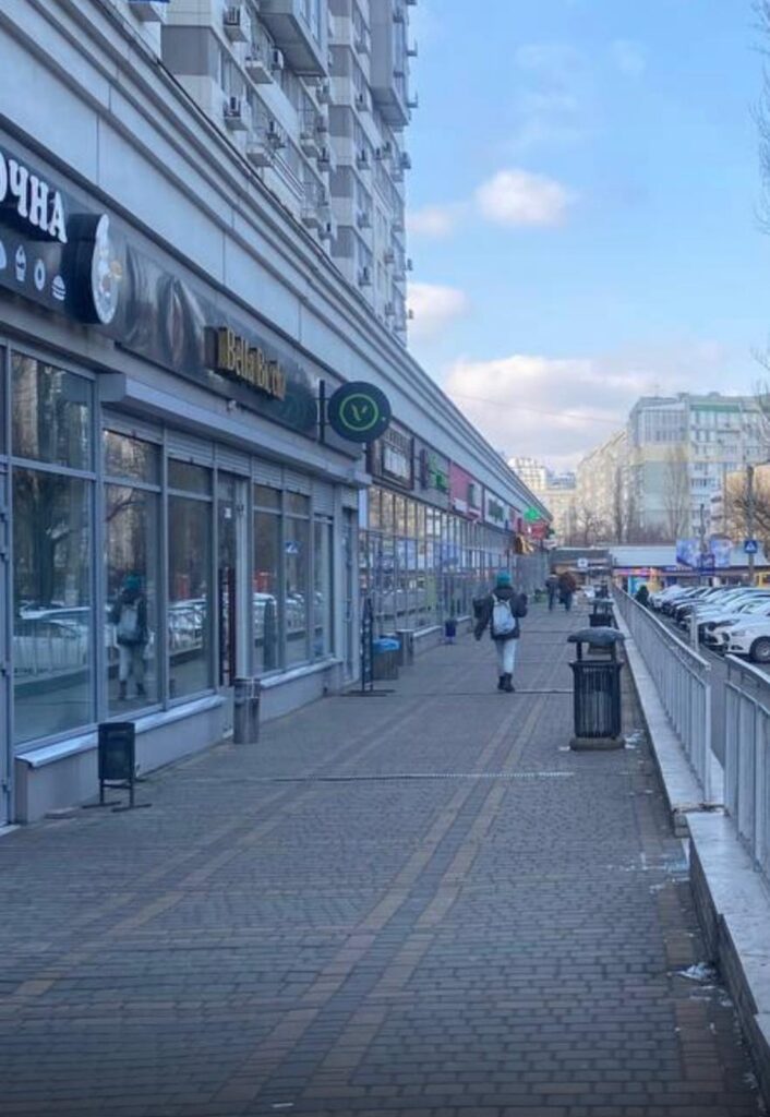 Фасадне комерційне приміщення на вул. Добровольців