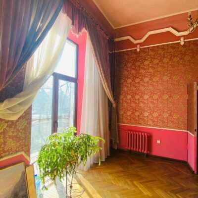 4-кімнатна квартира на пр. Лесі Українки (пр. Гагаріна), район Кіностудії