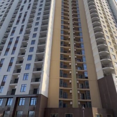 Двокімнатна квартира з круглою терасою на Краснова
