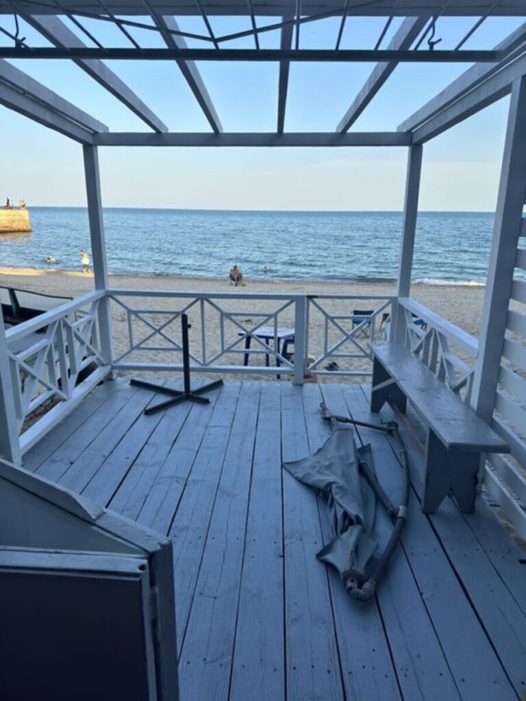 2-поверховий будинок-дача на першій лінії від моря в районі Дачі Ковалевського.