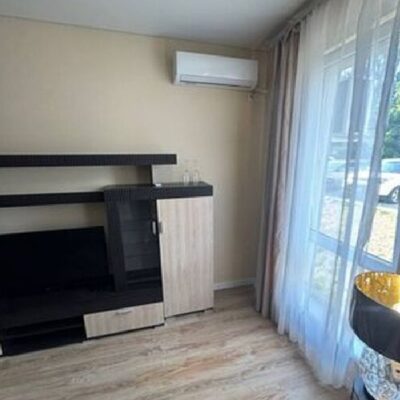 Однокімнатна квартира в новому будинку біля центру міста