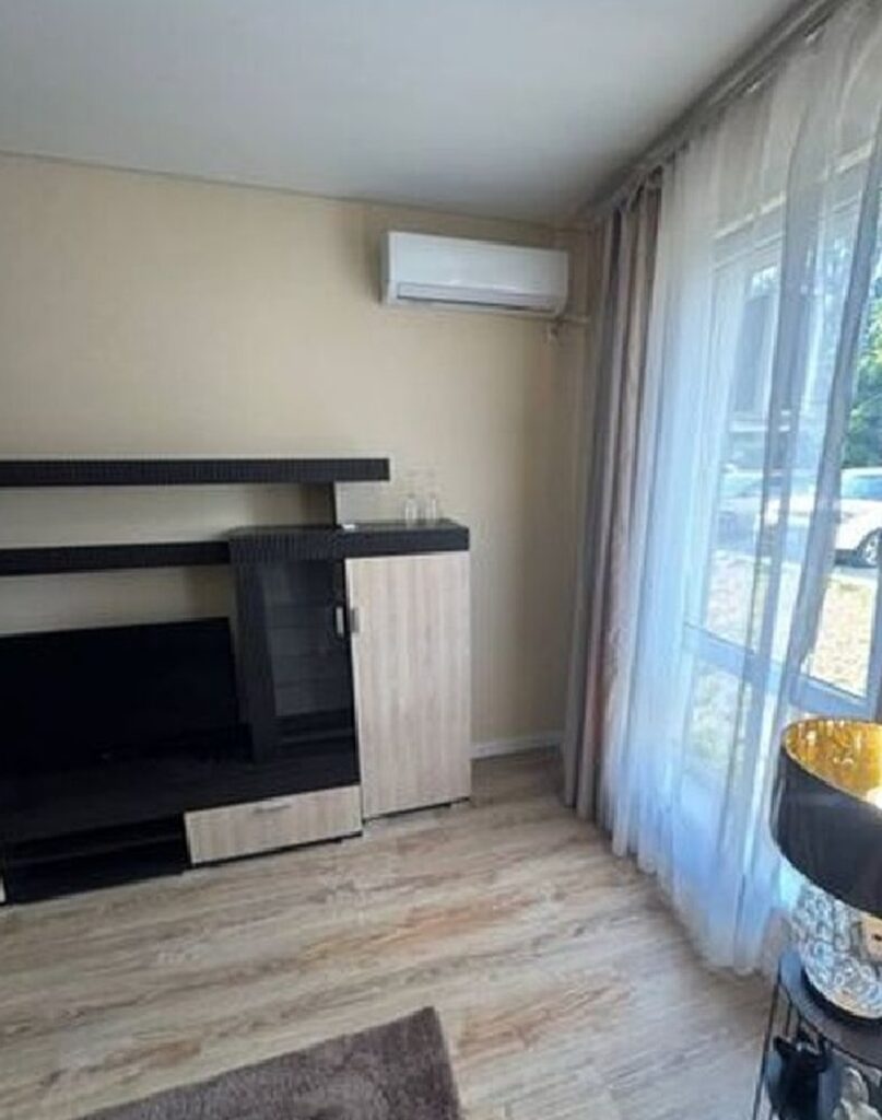 Однокімнатна квартира в новому будинку біля центру міста