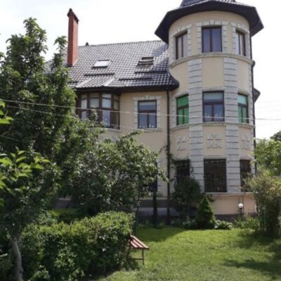 Будинок з ремонтом біля моря