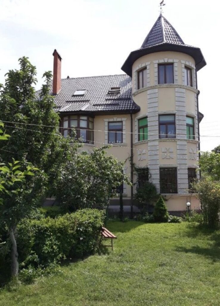Будинок з ремонтом біля моря