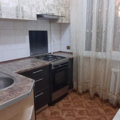 Продам 3-и кімнатну квартиру на вулиці Героїв Крут (вулиця Валентини Терешкової)