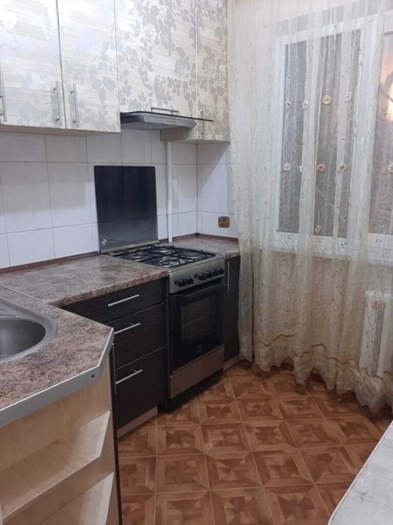 Продам 3-и кімнатну квартиру на вулиці Героїв Крут (вулиця Валентини Терешкової)