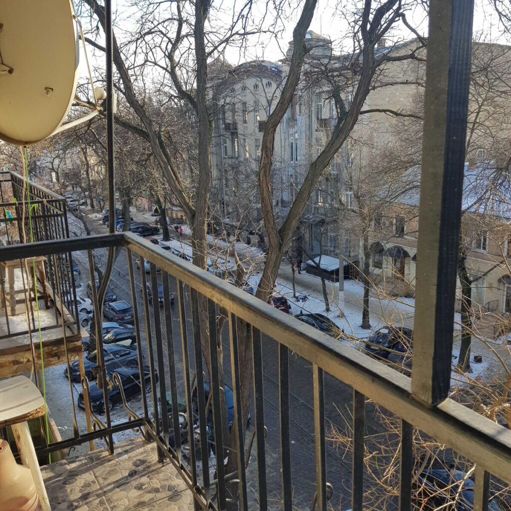 3-кімнатна квартира в історичному центрі Одеси, в районі Соборної площі на вулиці Ніжинській.