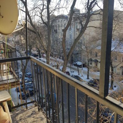 3-кімнатна квартира в історичному центрі Одеси, в районі Соборної площі на вулиці Ніжинській.