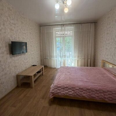 2-кімнатна квартира на вул. Середньофонтанська Сталінка