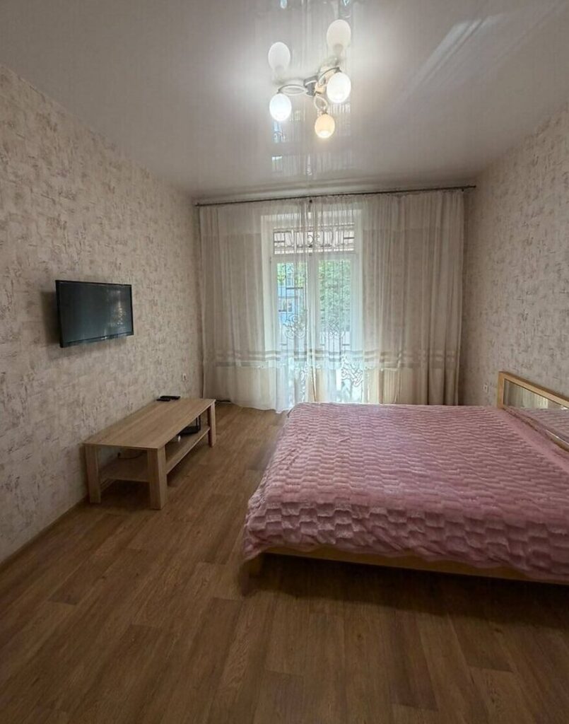 2-кімнатна квартира на вул. Середньофонтанська Сталінка