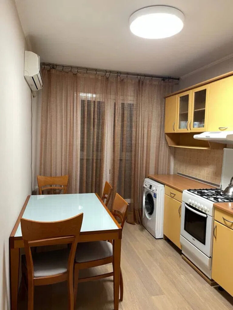 3-кімнатна квартира, ву. Глушка, район Панорами, Київський район, держ. програми